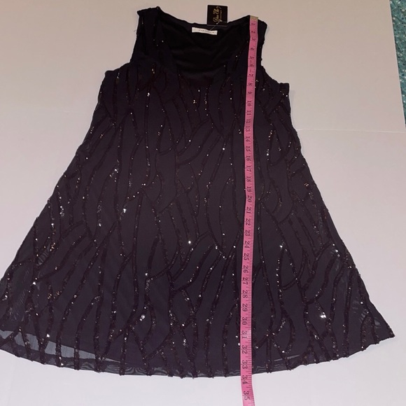 Caramela  Medium Black V-Neck Sleeveless Cocktail Mini with Pattered Sequins - Picture 8 of 16